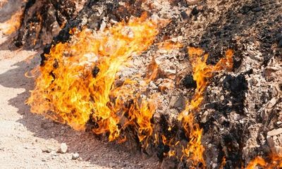 Yanar Dag: Vùng đất thiêng với ngọn lửa vĩnh cửu bùng cháy 4.000 năm