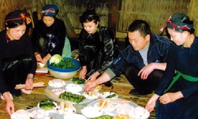 Kỳ lạ tục làm mâm cúng người sống của người Nùng ở Bắc Giang
