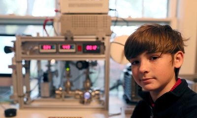Cậu bé 12 tuổi khiến người lớn choáng vàng vì tự tay chế lò phản ứng hạt nhân tại nhà