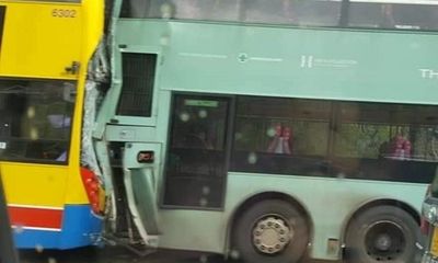 Hồng Kông: Hai xe buýt va chạm kinh hoàng, ít nhất 77 người bị thương