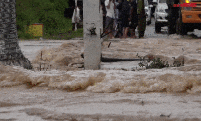 Hình ảnh hàng trăm nhà dân ở Đắk Lắk chìm trong biển nước