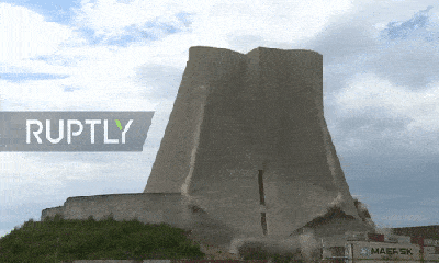 Video: Tháp ở nhà máy điện hạt nhân Đức đã bị kéo sập trong tích tắc