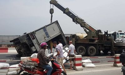 Tai nạn liên hoàn 6 ô tô trên cầu Thanh Trì, giao thông ùn tắc hàng cây số