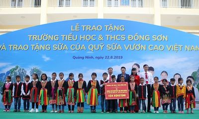 Trẻ em Quảng Ninh đón nhận ngôi trường mới từ Chủ tịch Quốc hội và hơn 71 ngàn ly sữa từ Quỹ sữa Vươn cao Việt Nam 