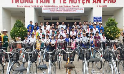 An Giang: Tặng 40 xe đạp cho học sinh nghèo vượt khó