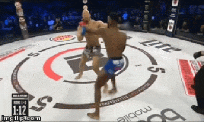 Video: Bị quật ngã, võ sĩ bất ngờ bật dậy phản đòn cực độc hạ knock-out đối thủ