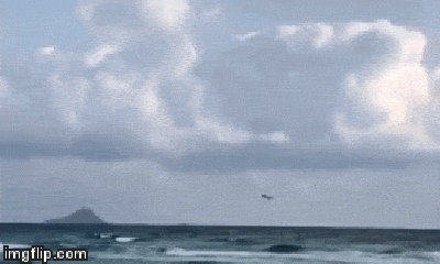 Video: Khoảnh khắc máy bay quân sự Tây Ban Nha lao thẳng xuống biển, phi công thiệt mạng
