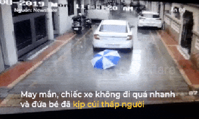 Video: Bị ô tô lùi qua người, bé trai thoát chết một cách kỳ diệu