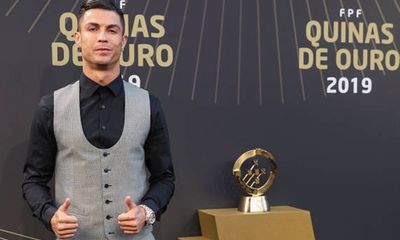 Cristiano Ronaldo lần thứ 10 nhận giải Cầu thủ hay nhất Bồ Đào Nha 