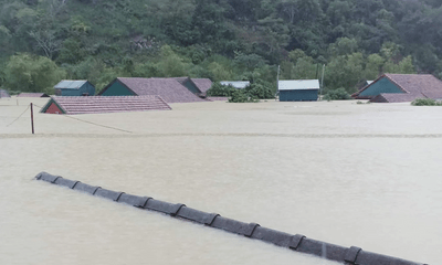 Quảng Bình: Xót xa cảnh lũ dâng cao, hàng nghìn ngôi nhà chìm trong biển nước