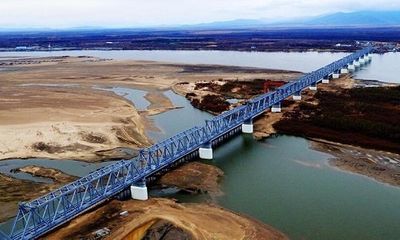 Video: Cận cảnh cầu đường sắt xuyên biên giới Nga - Trung Quốc bắc qua sông Hắc Long Giang