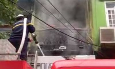 Cháy lớn căn nhà 5 tầng phố Núi Trúc, nam thanh niên 17 tuổi mắc kẹt được cứu thoát