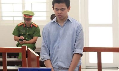 Hà Nội: Nghịch tử 19 tuổi đâm mẹ trọng thương vì bị la mắng lĩnh 14 năm tù