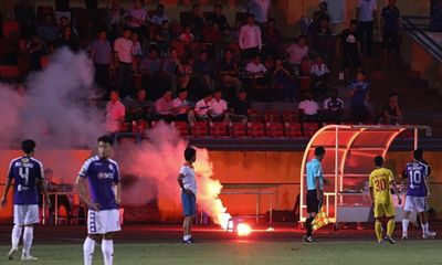 BTC V-League lên tiếng về pháo sáng trên sân Hàng Đẫy: Hà Nội FC chủ quan và thiếu hợp tác