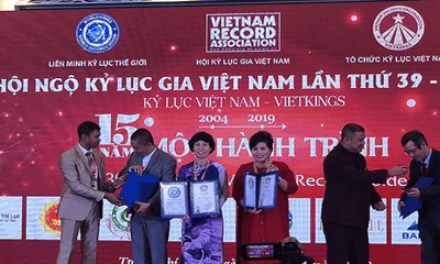 Doanh nhân Lê Thị Giàu nhận giải thưởng cống hiến kỷ lục Việt Nam