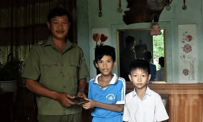 Quảng Trị: Khen thưởng hai học sinh nhặt được hơn 16 triệu đồng trả lại người mất