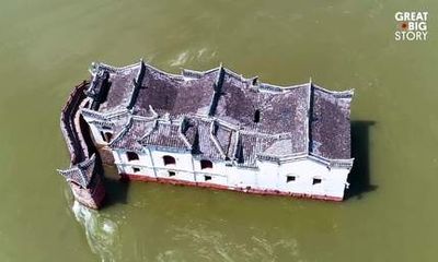 Video: Cận cảnh ngôi đền 700 năm tuổi đứng vững giữa lòng sông Trường Giang