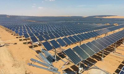 Trung Quốc khiến cả thế giới kinh ngạc khi phát triển trang trại điện mặt trời rộng 66,7 km2 giữa sa mạc
