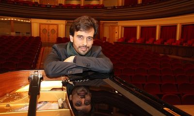 Danh cầm Iván Martin ấn tượng với độ chuyên nghiệp và tài năng của nhạc trưởng và Dàn nhạc giao hưởng Mặt Trời 