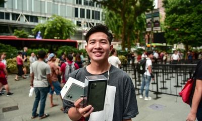 Người đầu tiên sở hữu chiếc iPhone 11 tại Singapore là khách hàng đến từ Việt Nam