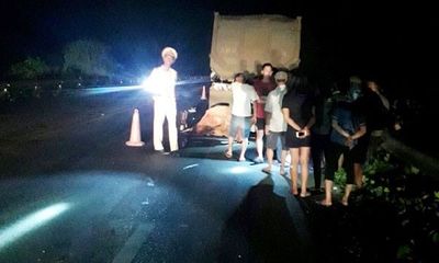 Đâm phải xe đầu kéo đang đậu trên cao tốc Nội Bài-Lào Cai, 2 thanh niên tử vong tại chỗ