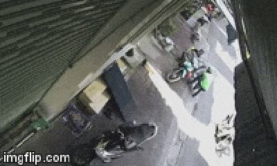 Video: Không bẻ được khóa, trộm bê bổng cả xe đạp điện rồi tẩu thoát