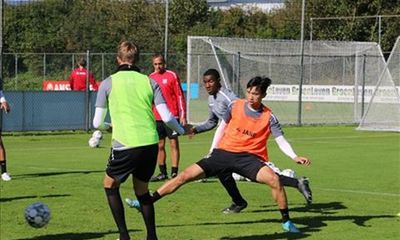 Văn Hậu thi đấu cho đội trẻ Heerenveen trước khi hội quân cùng tuyển Việt Nam