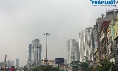 Hà Nội cảnh báo ô nhiễm không khí: Người dân ra đường bịt kín như Ninja