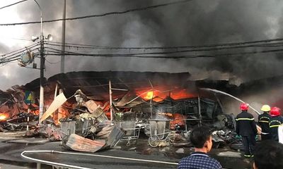 Thanh Hóa: Cận cảnh vụ chợ tạm bốc cháy ngùn ngụt lúc rạng sáng