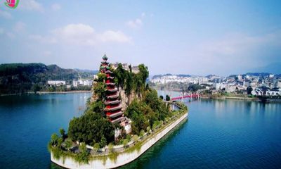 Ngôi đền 12 tầng đứng vững suốt hàng trăm năm giữa dòng sông Dương Tử