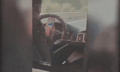Video: Đang chạy xe với tốc độ cao, tài xế vẫn vô tư sử dụng điện thoại khiến người xem phẫn nộ
