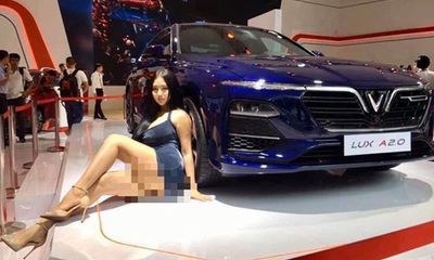 Người mẫu diện hở táo bạo, tạo dáng phản cảm tại Vietnam Motor Show 2019 là ai?