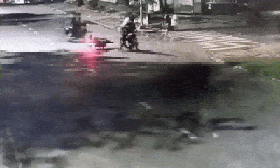 Video: Dàn cảnh cướp xe táo tợn trong đêm ở TP.HCM