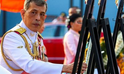 Vua Thái Lan tiếp tục sa thải 4 quan chức sau khi phế truất hoàng quý phi