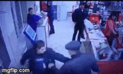 Video: Mang súng đồ chơi đi cướp siêu thị và cái kết đắng nghét