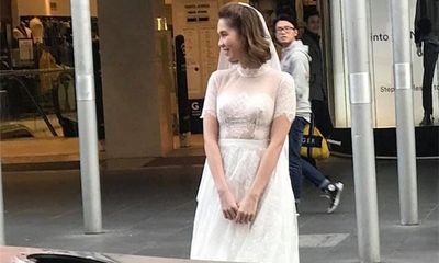 Ngoại hình khác lạ khi diện váy cưới giữa phố và những pha chụp lén 
