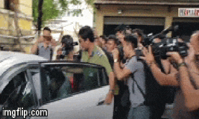Video: Ông Nguyễn Hữu Linh vội vã vào phòng xử kín, né tránh ống kính phóng viên