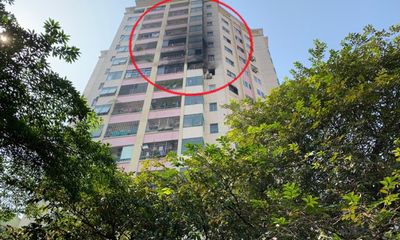 Hà Nội: Cháy lớn tại căn hộ chung cư, nhiều người sợ hãi tháo chạy