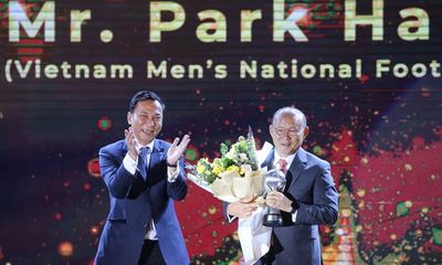 Thầy Park và “trò cưng” Quang Hải được vinh danh ở 