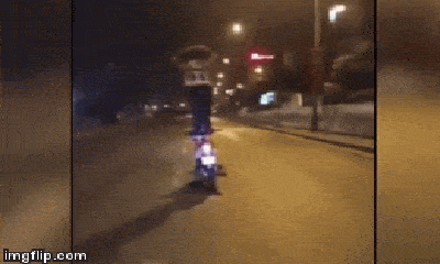 Video: Đứng trên xe máy 