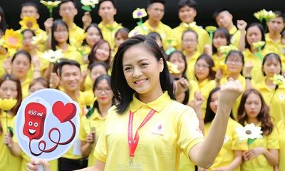 Thu Quỳnh cùng dàn nghệ sĩ Việt tham gia hiến máu tình nguyện