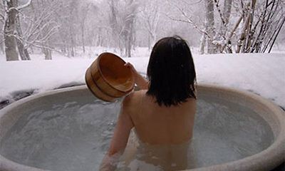 Không muốn bị đột quỵ khi đi tắm mùa đông, cần chú ý những gì?