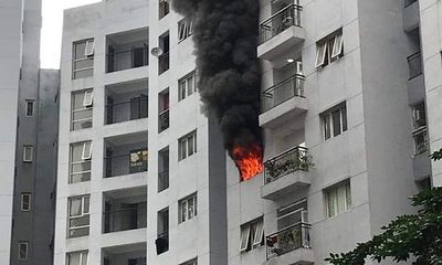 Hà Nội: Cháy lớn tại căn hộ tầng 6 chung cư, người dân bỏ chạy tán loạn