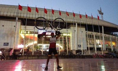 Chàng trai người Thái Lan đạp xe 1.400km đến sân Mỹ Đình cổ vũ đội nhà
