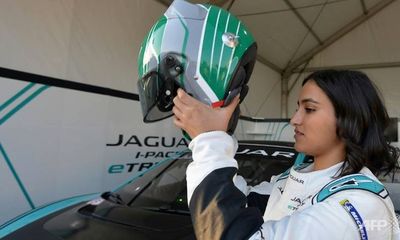 Người phụ nữ đầu tiên ở Arab Saudi đua xe là ai?