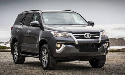 Toyota Fortuner bất ngờ giảm giá kịch sàn cuối tháng 11