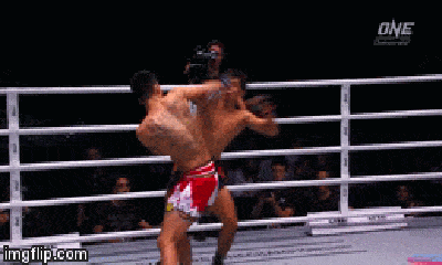 Video: Khoảnh khắc võ sĩ Duy nhất tung đòn knock-out hạ gục đối thủ