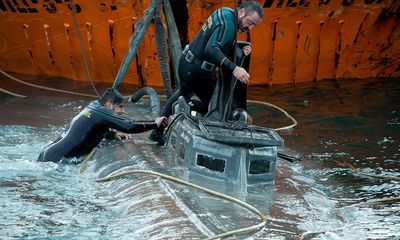 Cận cảnh tàu ngầm chở hàng tấn ma túy xuyên Đại Tây Dương bị bắt giữ