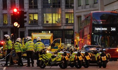 Hiện trường vụ tấn công dao trên cầu London, cảnh sát nổ súng tiêu diệt nghi phạm
