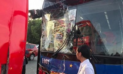 Xe chở đoàn thể thao Việt Nam dự lễ khai mạc SEA Games 30 gặp nạn trên đường